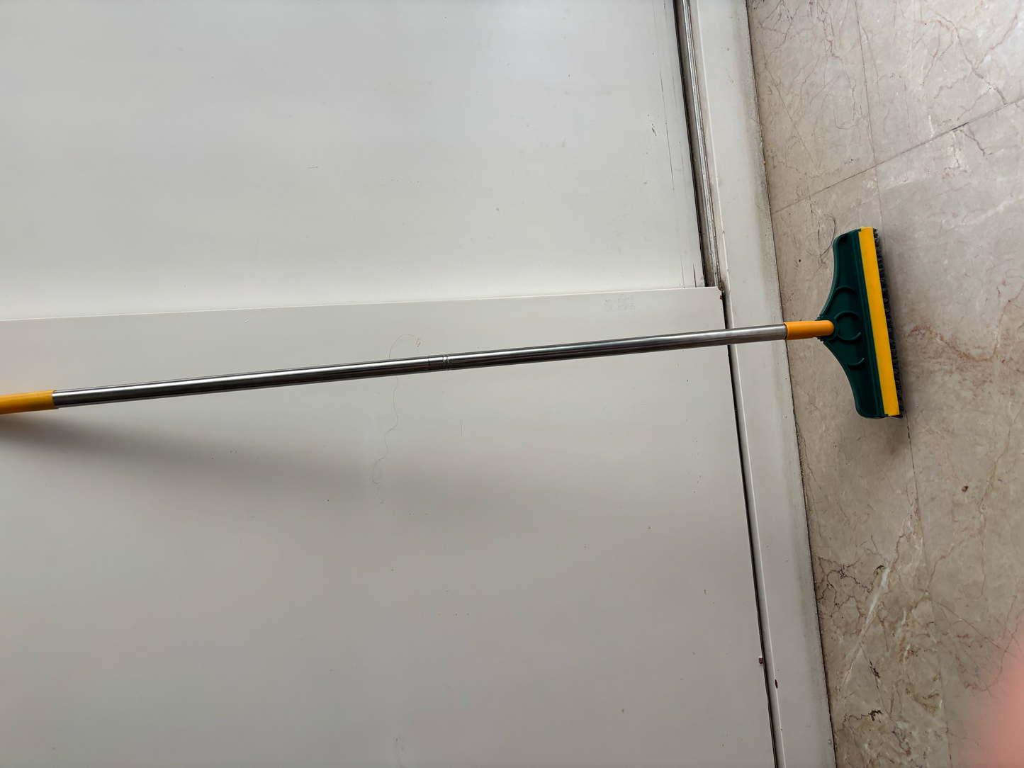 CleanEdge – 2-in-1 Scrubbing Brush | Corner Wiper | Flexible Head